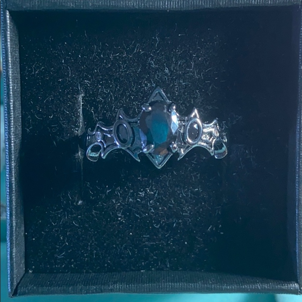 Black gold and onyx evil queen ring size 10